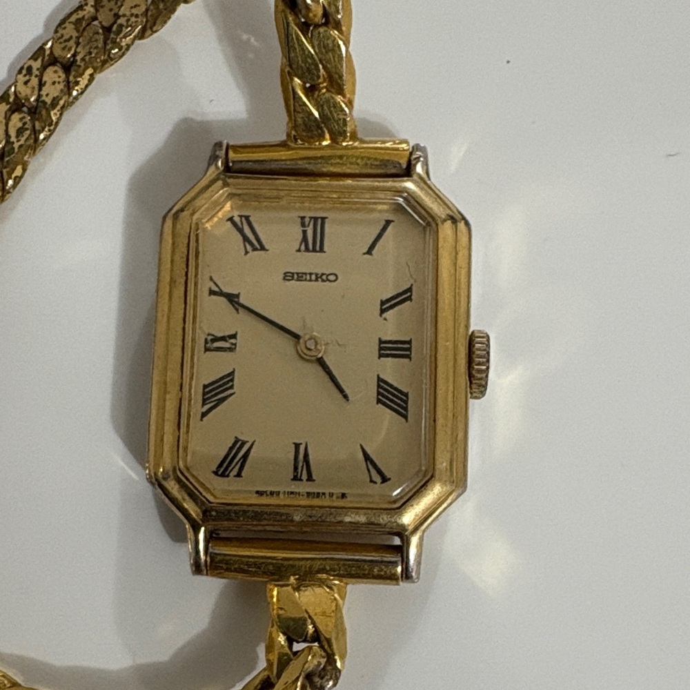 Seiko Vintage Women's Gold Roman Numeral Watch - Picture 5 of 5